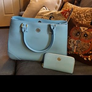 Free wallet with purchase